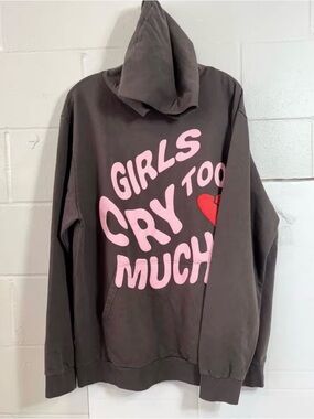 XL Graphic Hoodie "GIRLS CRY TOO MUCH"